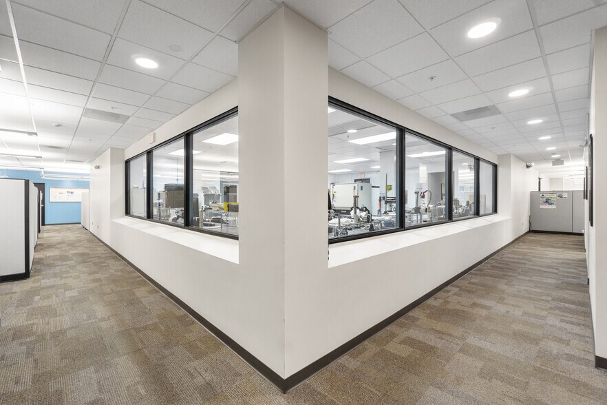 103 Commerce Blvd, Liverpool, NY à louer - Photo du bâtiment - Image 2 de 7