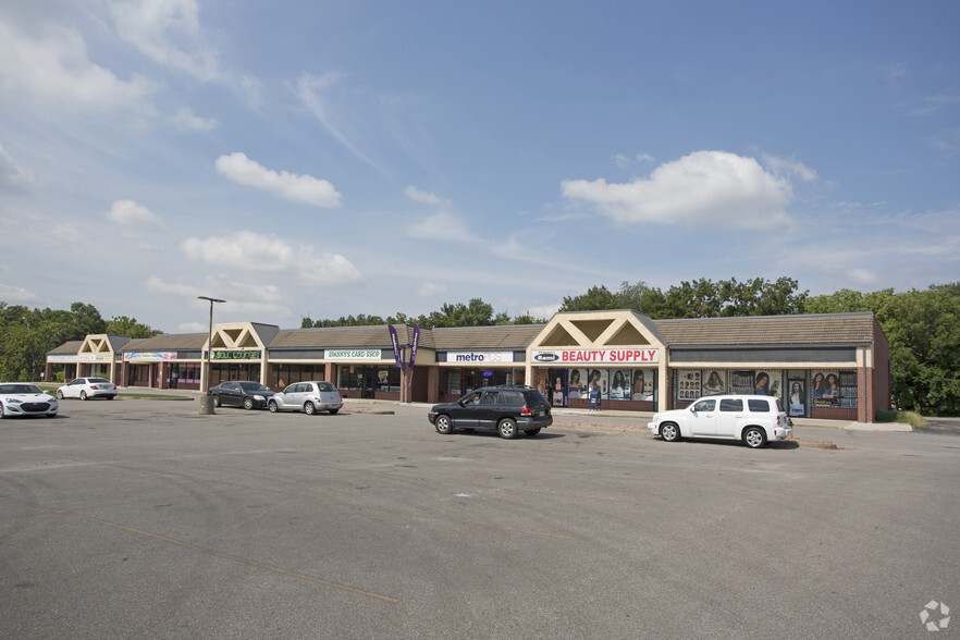 9938 Holmes Rd, Kansas City, MO for lease - Building Photo - Image 2 of 4