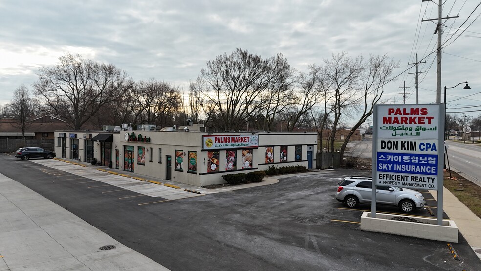 9161-9169 N Milwaukee Ave, Niles, IL à vendre - Photo du bâtiment - Image 2 de 4