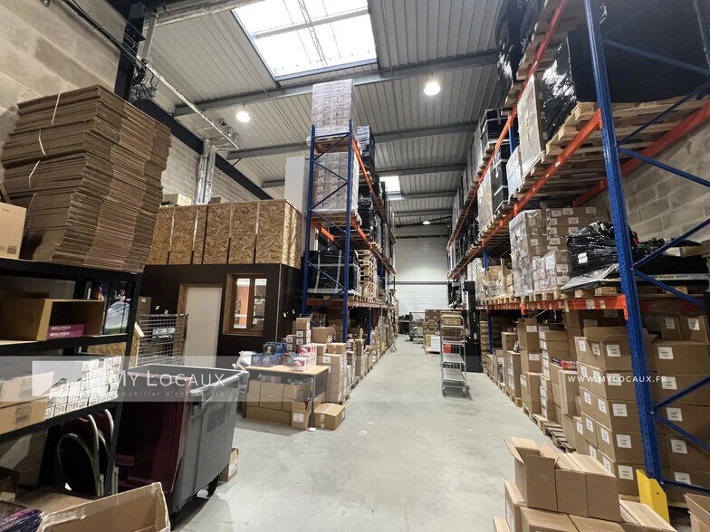 Flex in Frépillon for lease - Interior Photo - Image 2 of 6