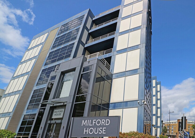 1 Milford St, Swindon à louer - Photo du bâtiment - Image 3 de 7