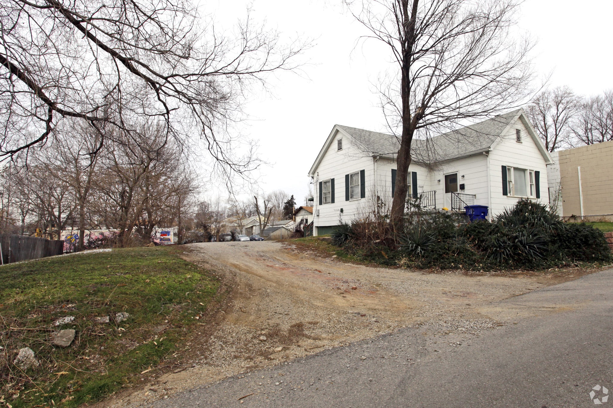 1325-1329 Hughes Pl portfolio of 3 properties for sale on LoopNet.ca Primary Photo- Image 1 of 4