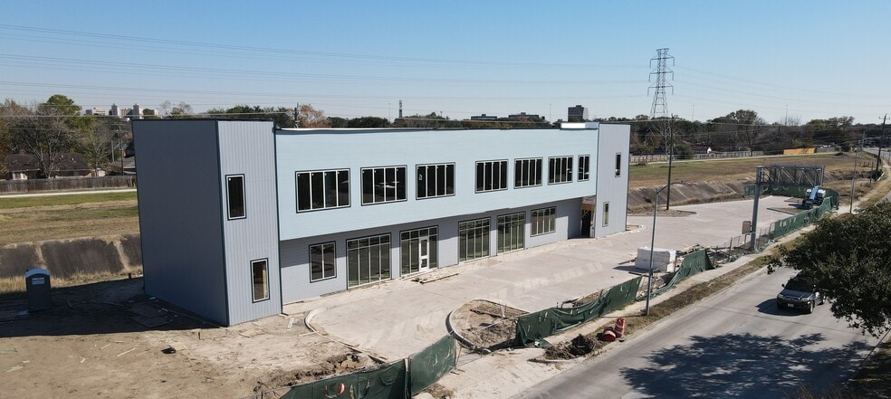 7511 S Gessner Rd, Houston, TX à louer - Photo du bâtiment - Image 2 de 8