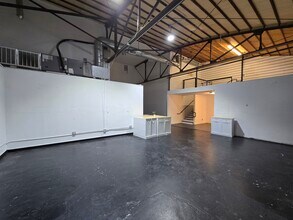 301 Chicon St, Austin, TX for lease Interior Photo- Image 2 of 9