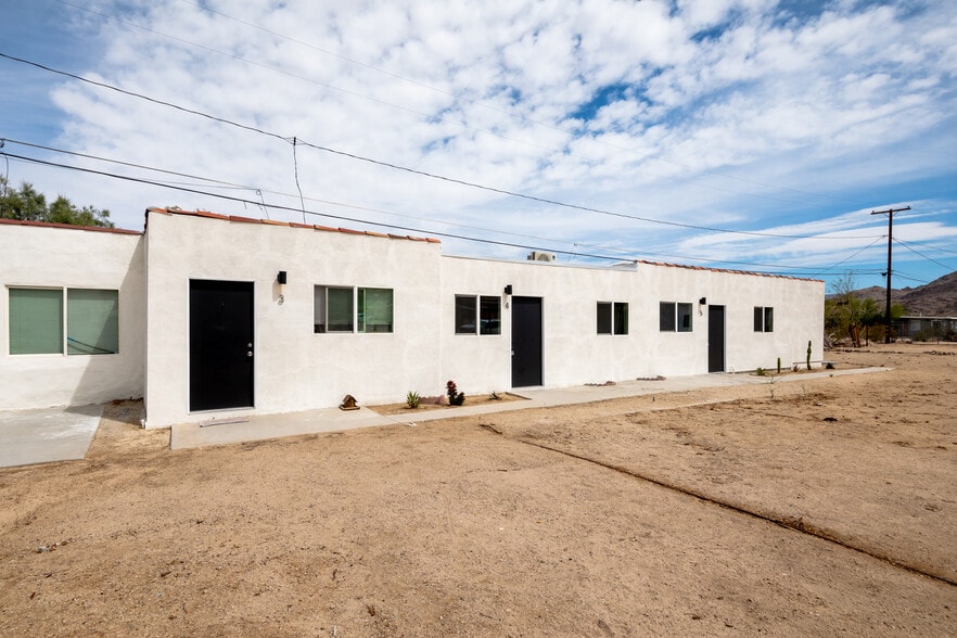 6563 Oasis Ave, Twentynine Palms, CA for sale - Primary Photo - Image 1 of 24
