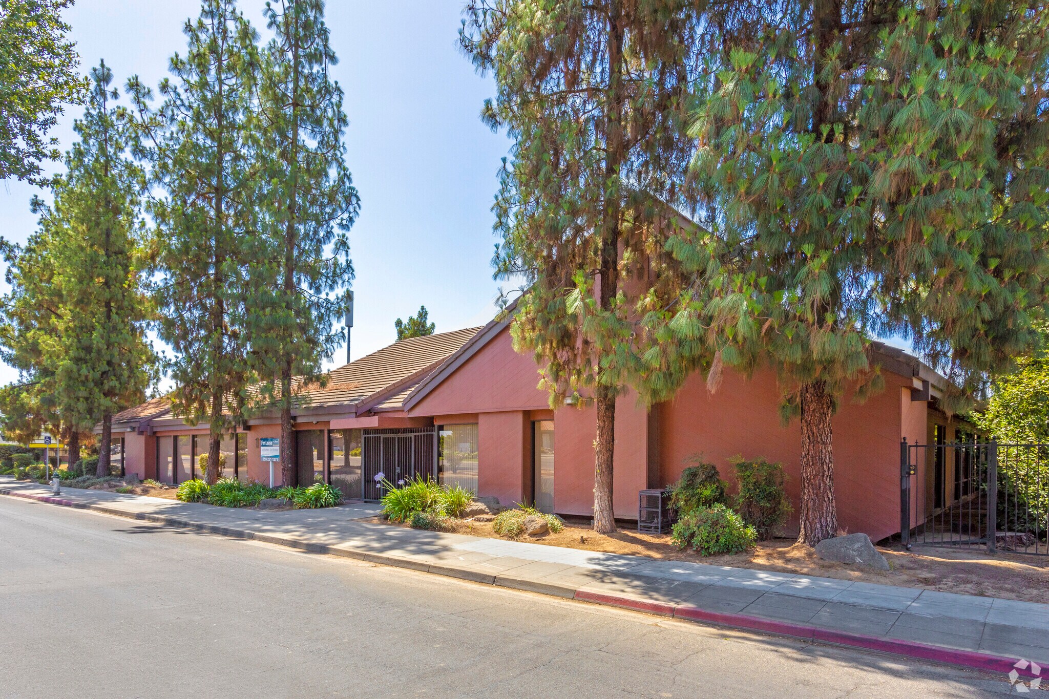1177 E Shaw Ave, Fresno, CA à louer Photo principale- Image 1 de 10
