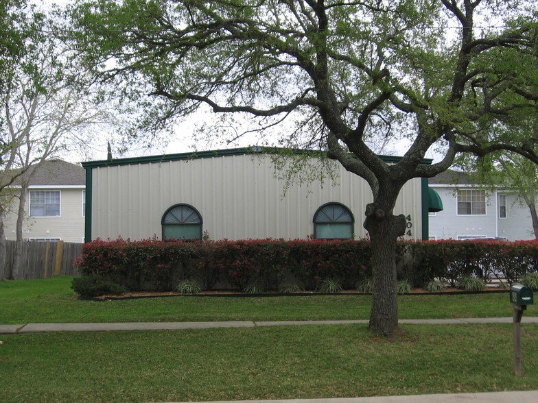 404 Newport Blvd, League City, TX à louer - Photo du bâtiment - Image 2 de 14