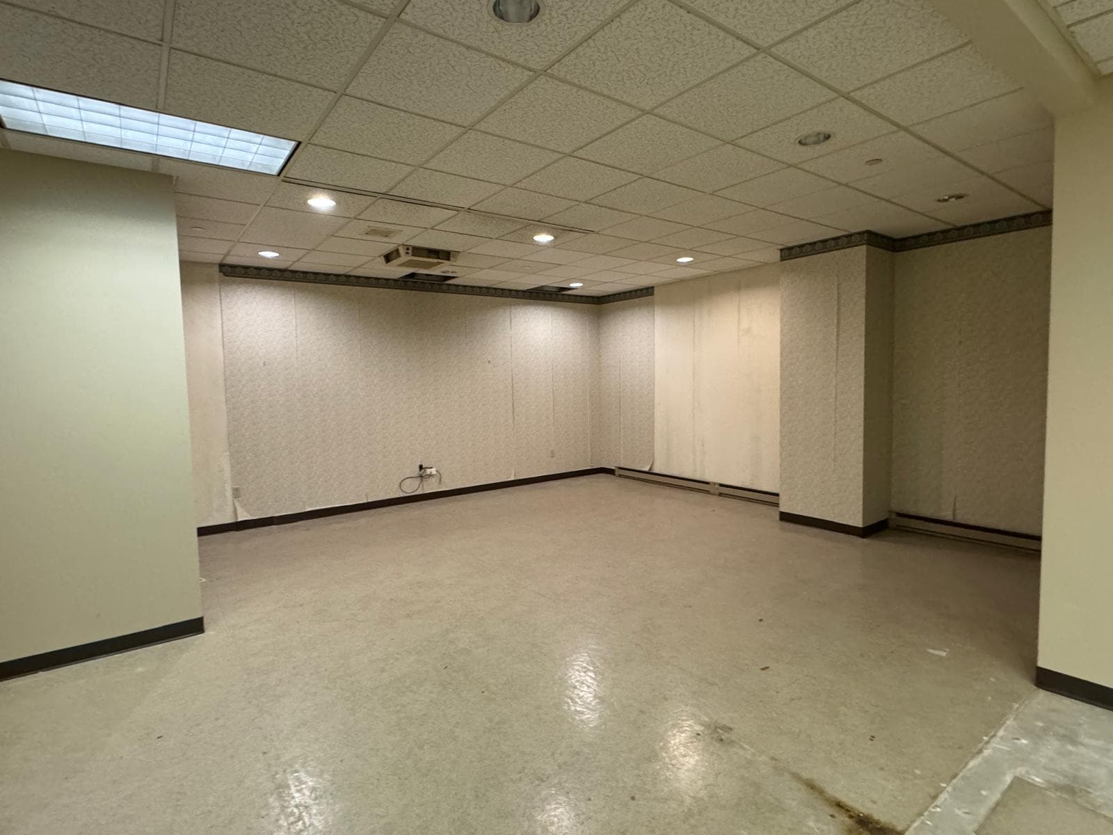 220 Market Ave S, Canton, OH for lease Interior Photo- Image 1 of 3