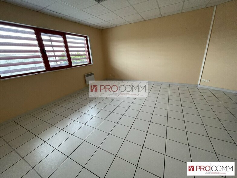 Office in Mainvilliers for lease - Interior Photo - Image 3 of 5