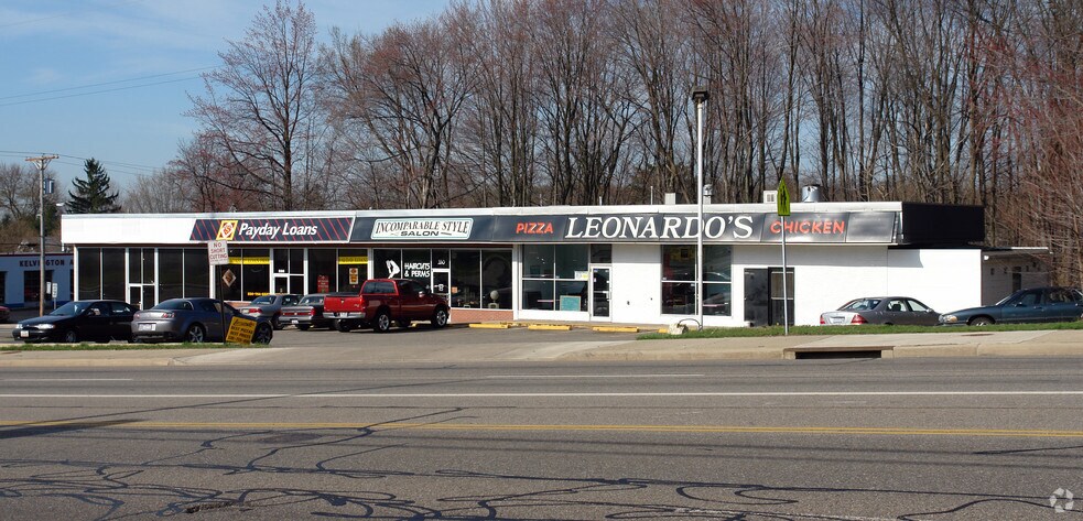 326-332 Darrow Rd, Akron, OH à louer - Photo du bâtiment - Image 2 de 4