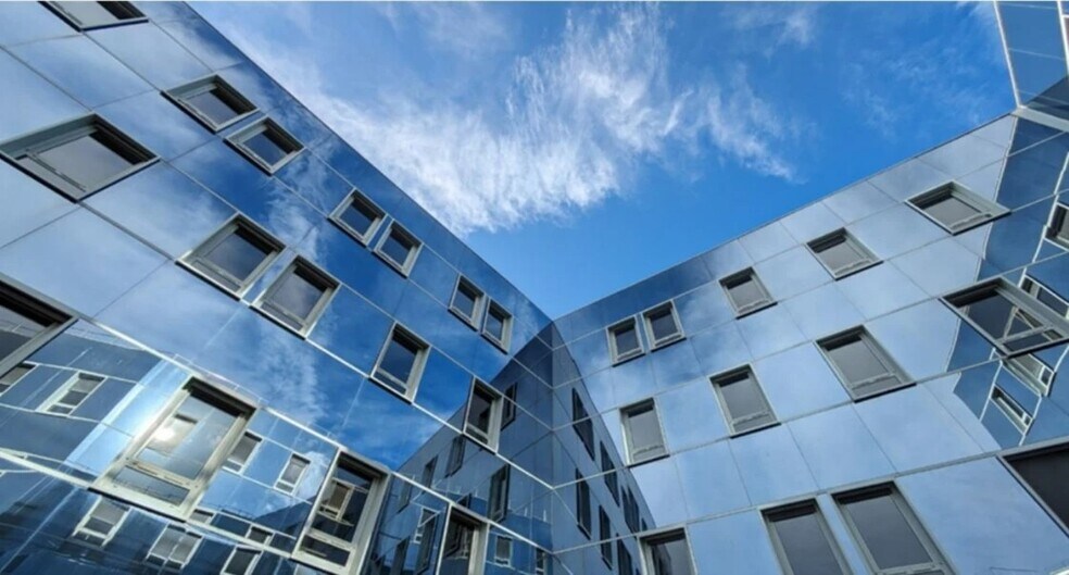 4-6 Avenue Du 8 Mai 1945, 78280 Guyancourt, Guyancourt à louer - Photo du bâtiment - Image 2 de 3