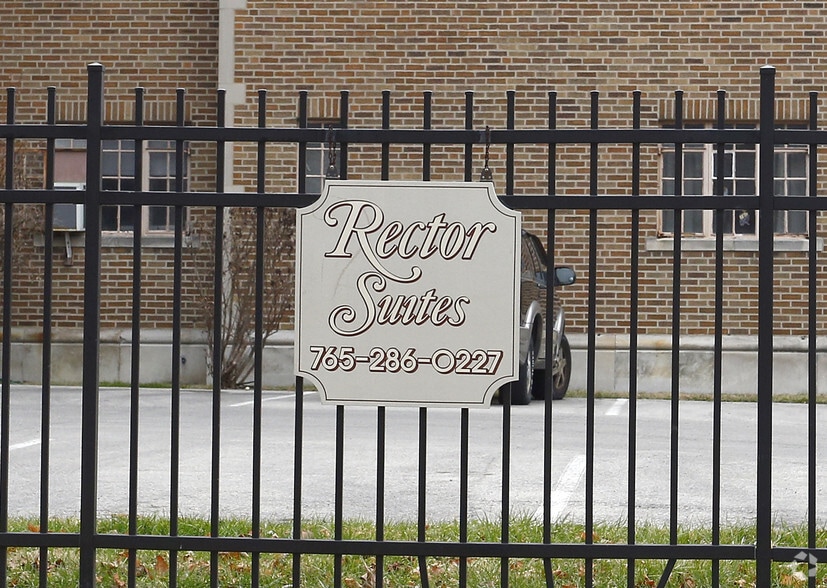 522 W Adams St, Muncie, IN for sale - Building Photo - Image 3 of 21