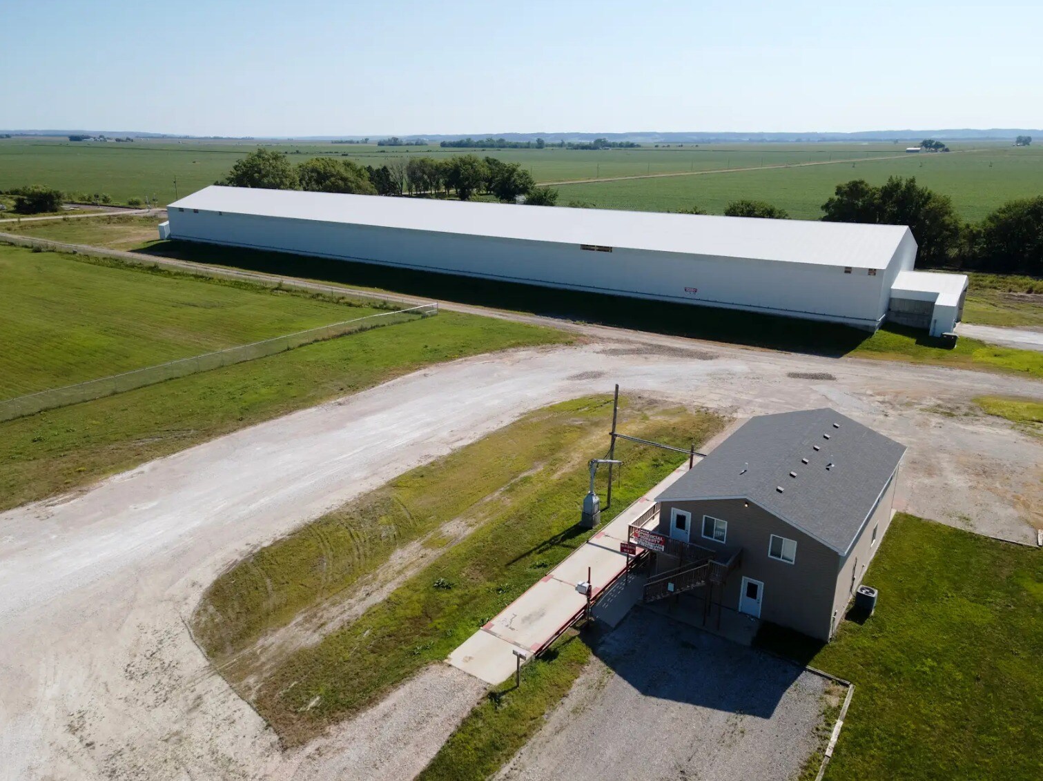Onawa Office & Industrial portefeuille de 2 propriétés à vendre sur LoopNet.ca Photo du bâtiment- Image 1 de 35