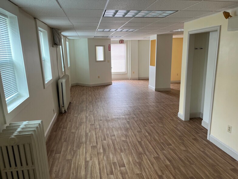 303 Pine St, Manchester, NH à louer - Photo du bâtiment - Image 3 de 6
