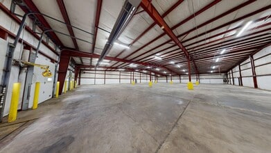 1121-1125 Larsen Rd, Fort Atkinson, WI for lease Interior Photo- Image 2 of 11