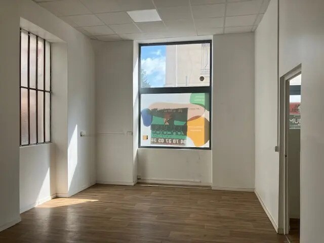 Retail in Oullins for lease - Building Photo - Image 2 of 20