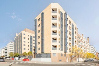 Plus de détails pour Multi-résidentiel à vendre