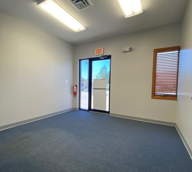 1014 Ekstam Dr, Bloomington, IL à louer - Photo du bâtiment - Image 3 de 22