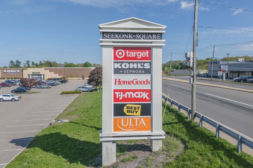 1-101 Commerce Way, Seekonk, MA for lease - Pylon Photo - Image 3 of 9