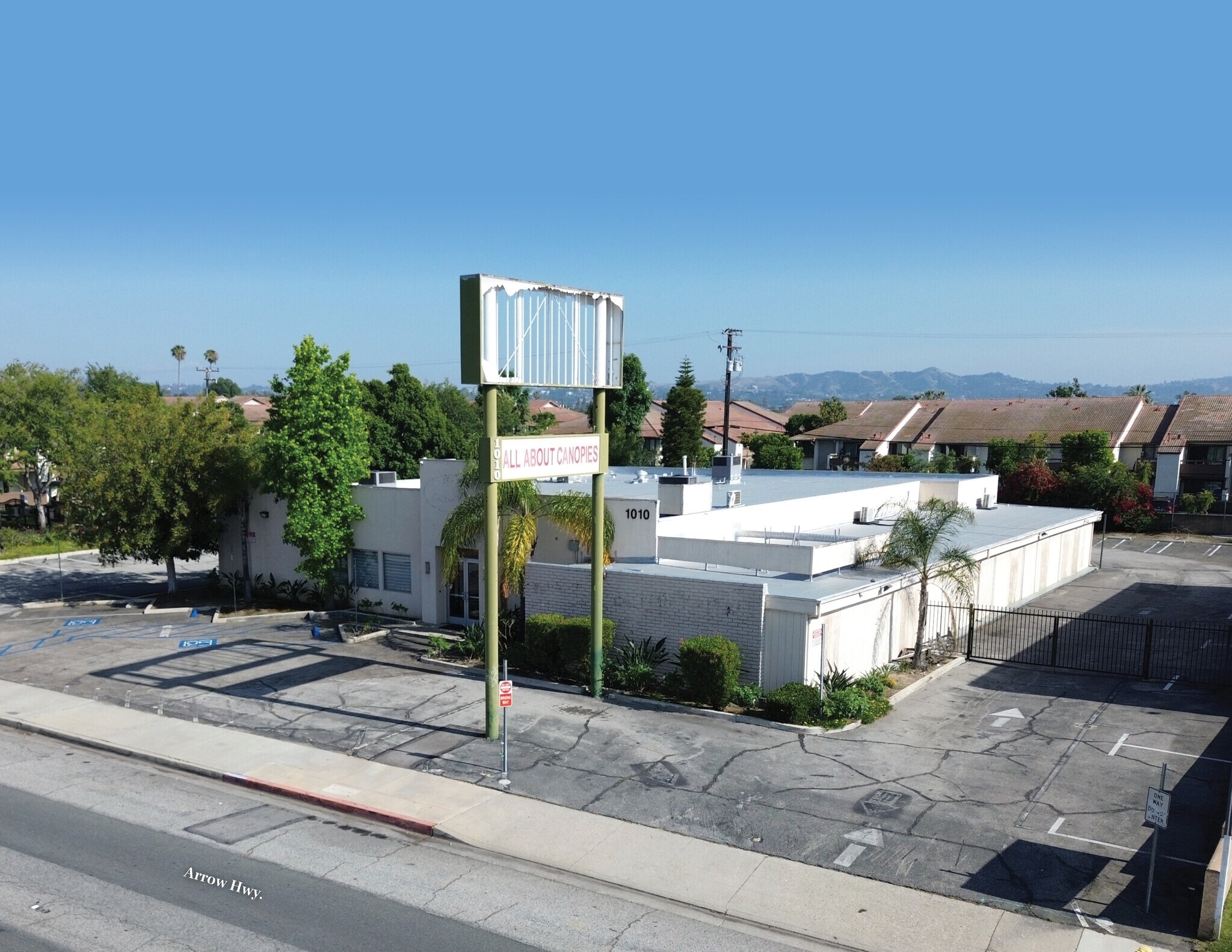 1010 E Arrow Hwy, Covina, CA à vendre Photo du bâtiment- Image 1 de 12
