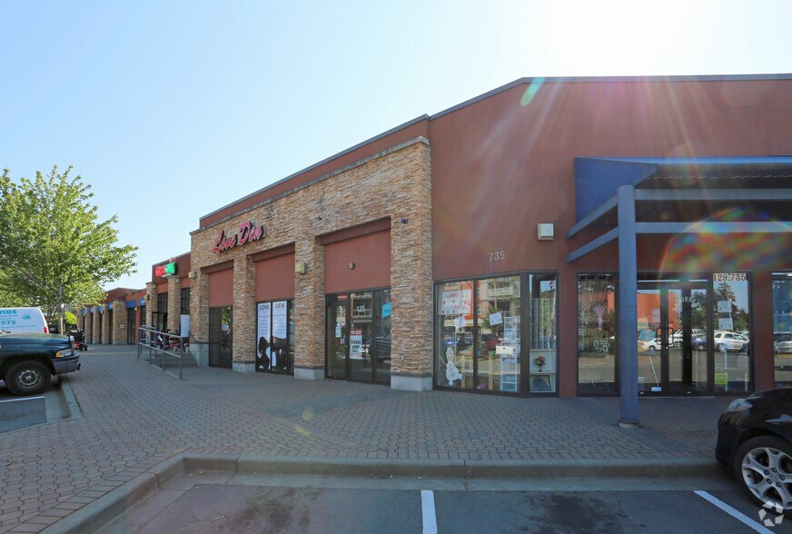 735 Goldstream Ave, Langford, BC à vendre - Photo principale - Image 1 de 1