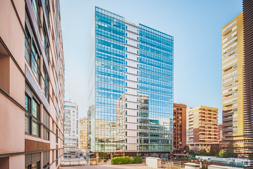 Coworking Space in Madrid, Madrid for lease - Building Photo - Image 1 of 33