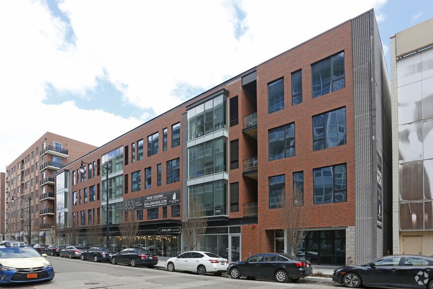 853 N Larrabee St, Chicago, IL à louer - Photo principale - Image 1 de 27