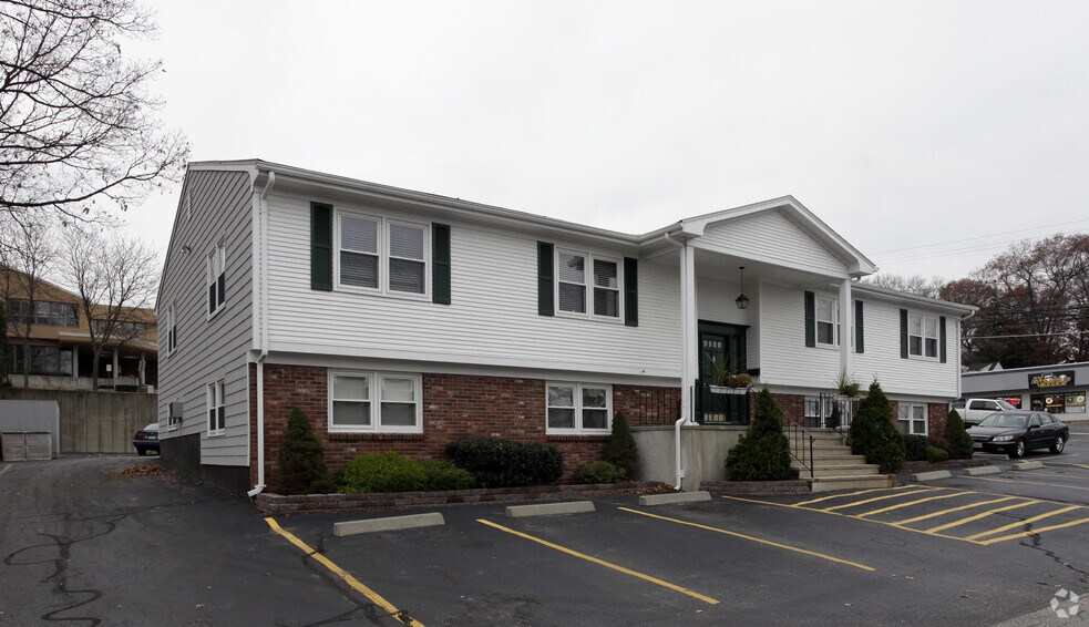1804 Mineral Spring Ave, Providence, RI à louer - Photo du bâtiment - Image 2 de 2