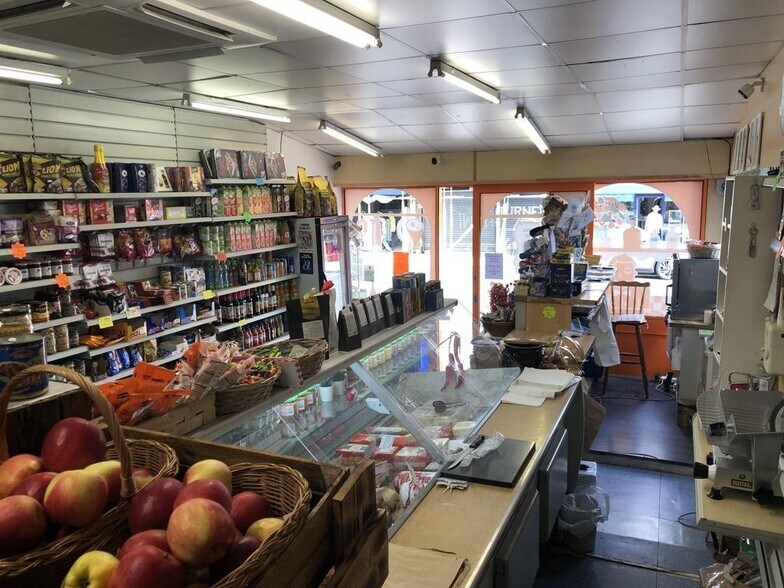 144 High St, Londres à louer - Photo du bâtiment - Image 2 de 6