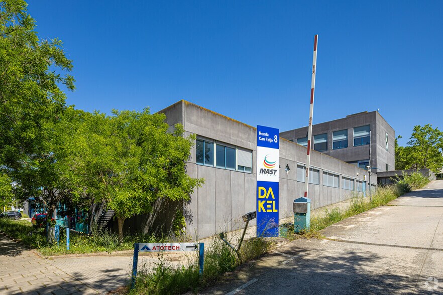 Flex dans Cerdanyola del Vallès, Barcelona à louer - Photo du bâtiment - Image 3 de 5