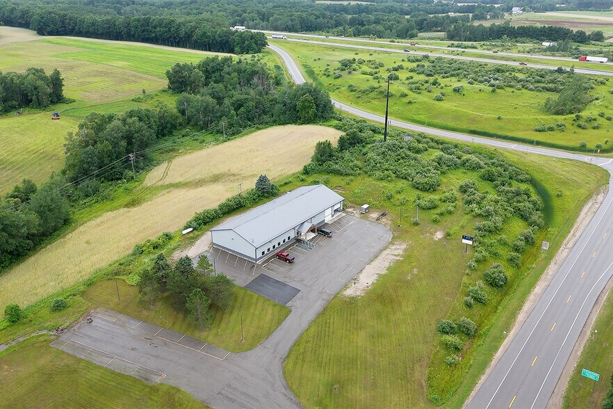 20055 8 Mile Rd, Stanwood, MI à vendre - Photo du bâtiment - Image 3 de 22