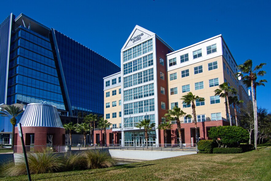 245 Riverside Ave, Jacksonville, FL à louer - Photo du bâtiment - Image 3 de 12