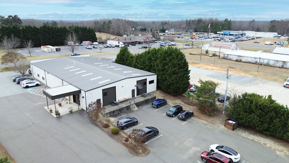 107 Weeks Dr, Roxboro, NC à vendre - Photo du bâtiment - Image 3 de 11