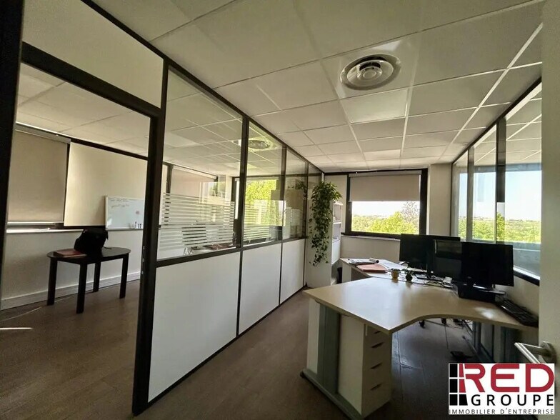 Office in Aix-en-Provence for lease - Building Photo - Image 3 of 5