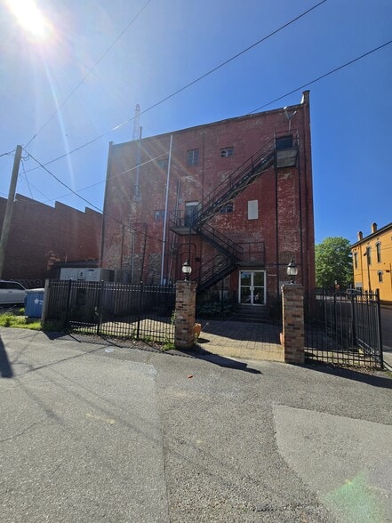 726 Bank St NE, Decatur, AL à louer - Photo du bâtiment - Image 3 de 10
