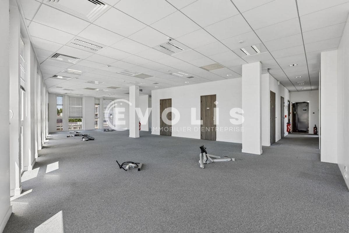 Office in Nogent Sur Marne for lease Interior Photo- Image 1 of 14