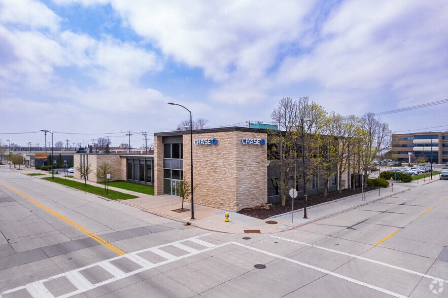 200 S Adams St, Green Bay, WI for lease - Building Photo - Image 2 of 5