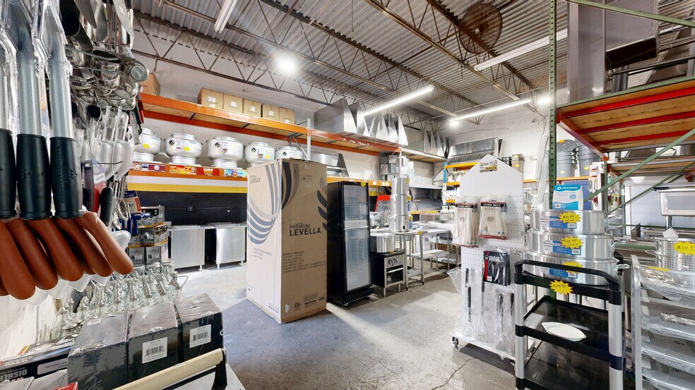 9090 NW South River Dr, Miami, FL à louer - Numérisation 3D de Matterport - Image 3 de 9