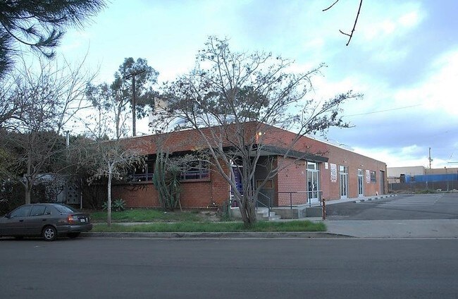 Plus de détails pour 5543 Riverton Ave, North Hollywood, CA - Local d'activités à louer