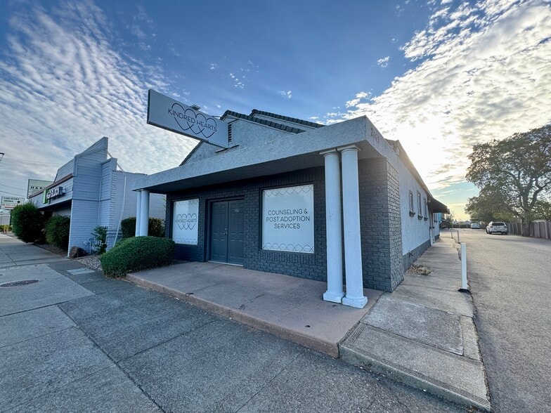 2665 Bechelli Ln, Redding, CA for lease - Building Photo - Image 2 of 11