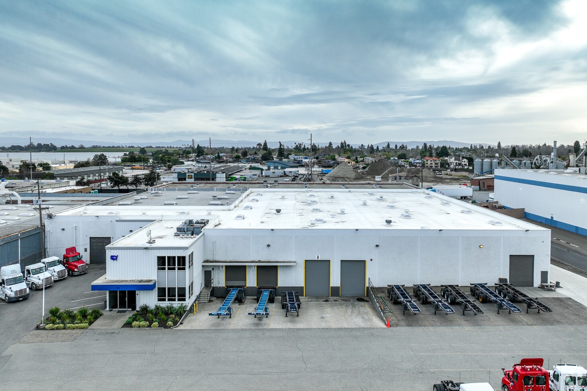 4450 Tidewater Ave, Oakland, CA à louer Photo du bâtiment- Image 1 de 10