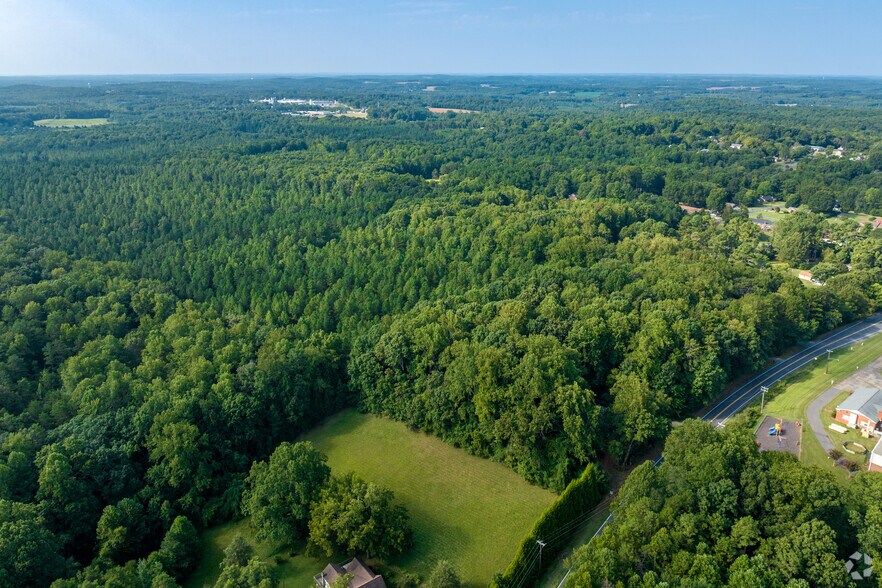 44855 Hwy 740, New London, NC à vendre - Photo du bâtiment - Image 2 de 15