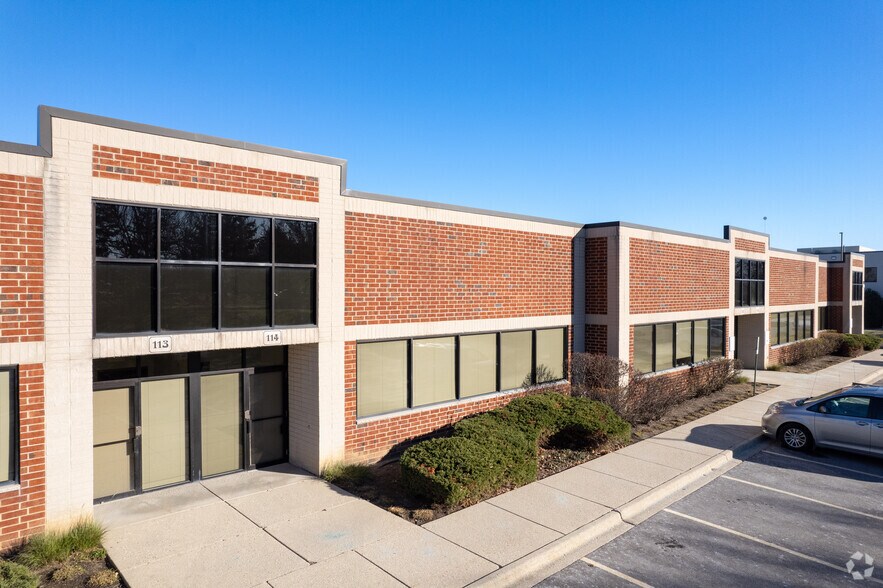 100 N Fairway Dr, Vernon Hills, IL à louer - Photo du bâtiment - Image 2 de 9