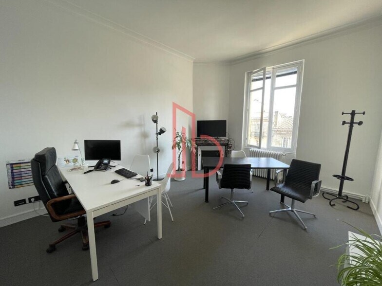 Office in Bordeaux for lease - Interior Photo - Image 3 of 5