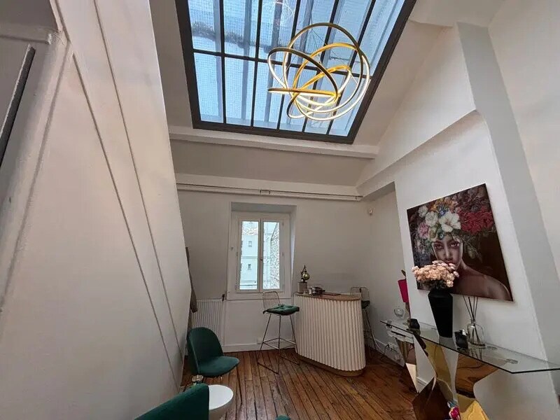 Office in Neuilly-sur-Seine for lease Interior Photo- Image 1 of 5