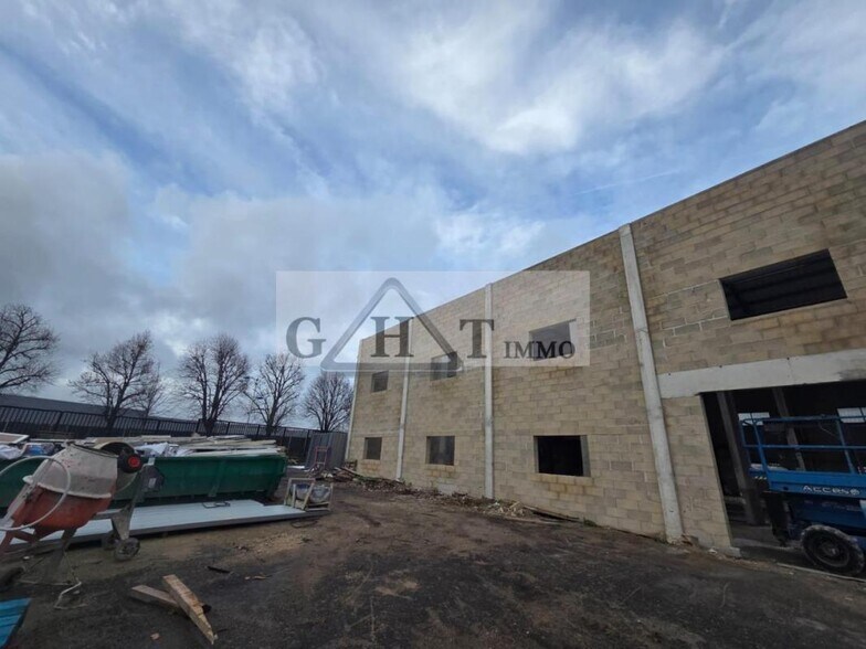 Industrial in Sarcelles for lease - Construction Photo - Image 1 of 2