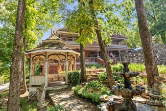 Plus de détails pour 46 Hillside Ave, Eureka Springs, AR - Services hôteliers à vendre
