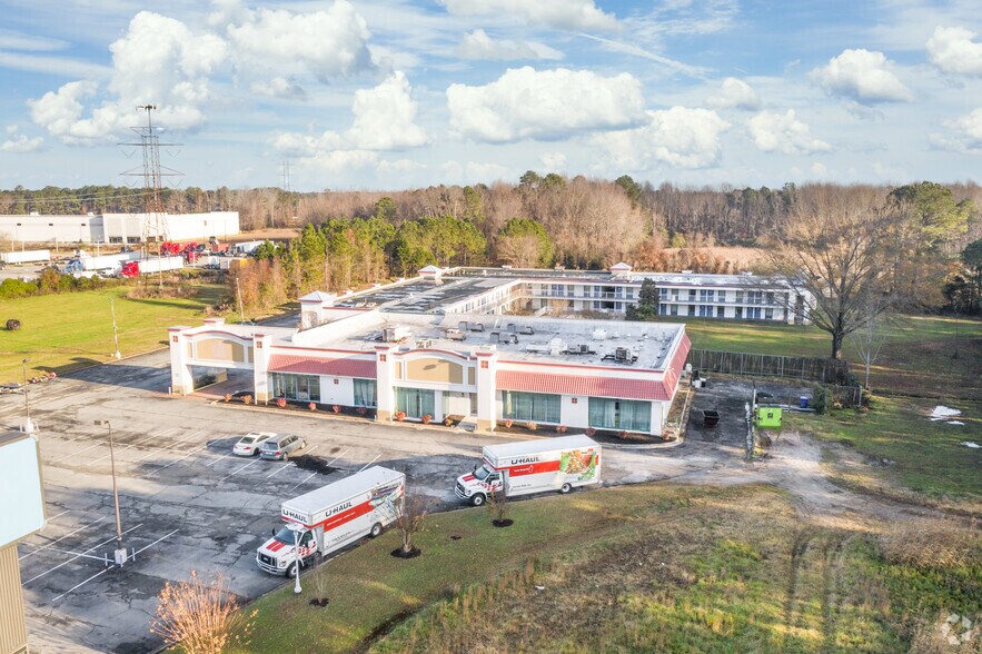 2864 Pruden Blvd, Suffolk, VA à louer - Photo du bâtiment - Image 1 de 8