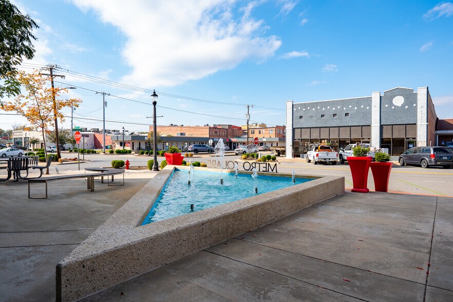 1023 Main St, Conway, AR à louer - Photo du bâtiment - Image 3 de 12