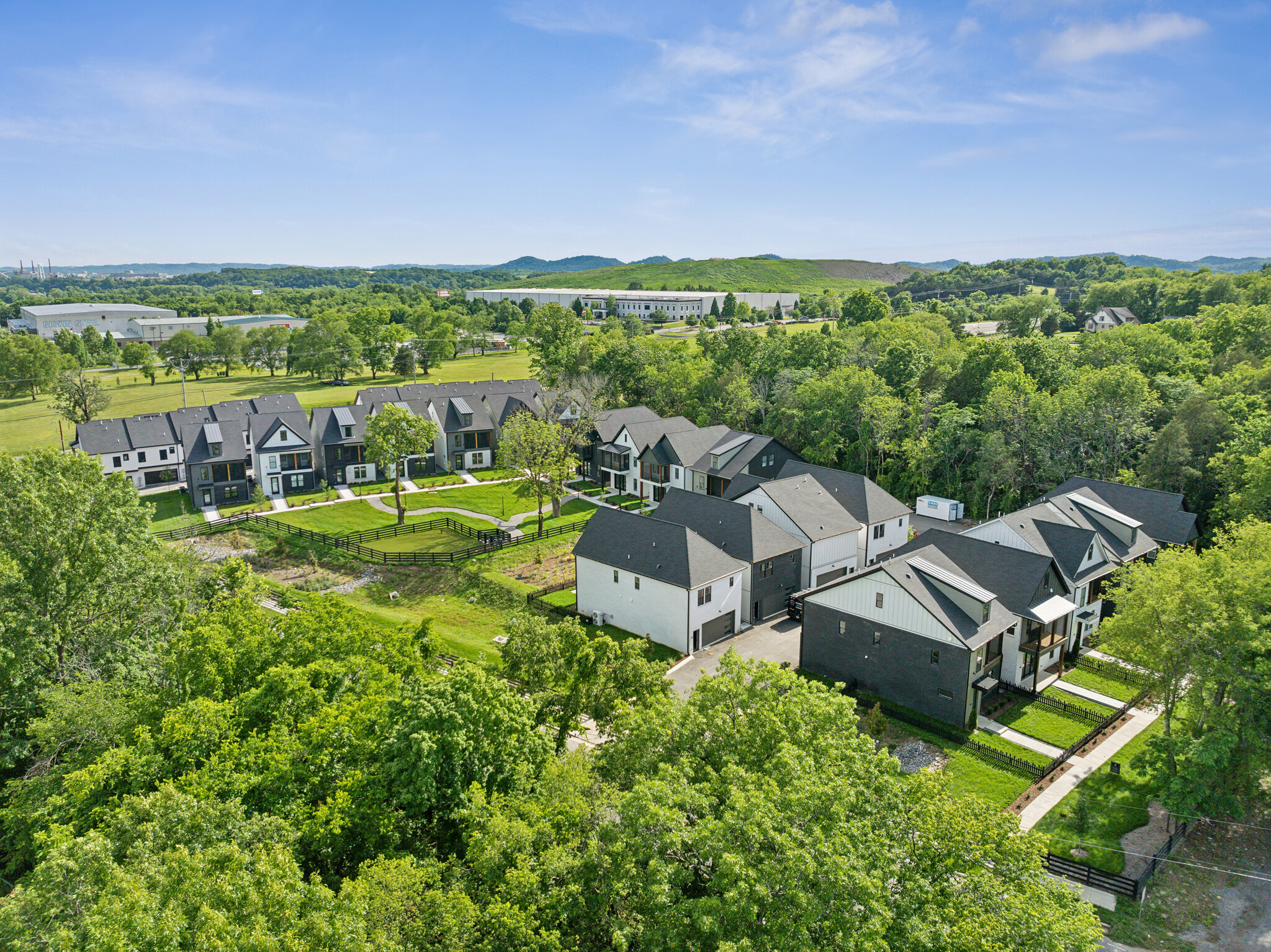 16 Homes Available for Purchase portfolio of 16 properties for sale on LoopNet.ca Aerial- Image 1 of 14